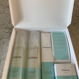 TruAura skin care set